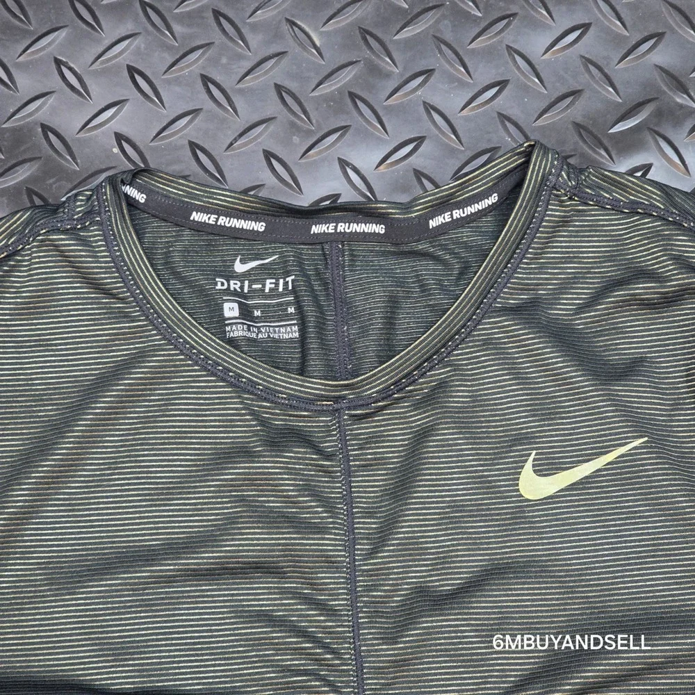 Nike Running‎ Dri-FIT Long Sleeve Shirt Womens Medium Black Gold Striped Top